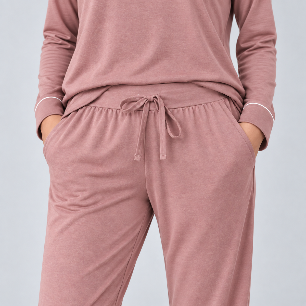 Pigiama da donna con felpa e pantaloni in maglia elasticizzata di bambù